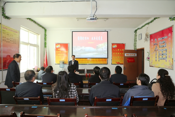 6.	現(xiàn)場觀摩了被譽(yù)為“鋼鐵之隊(duì)”的該礦綜采隊(duì)《鑄鋼鐵雄師 展英豪風(fēng)采》情況介紹
