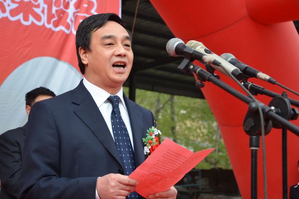 下石節(jié)礦第一副礦長(zhǎng)潘成忠在儀式上致辭 下石節(jié)礦第一副礦長(zhǎng)潘成忠在儀式上致辭